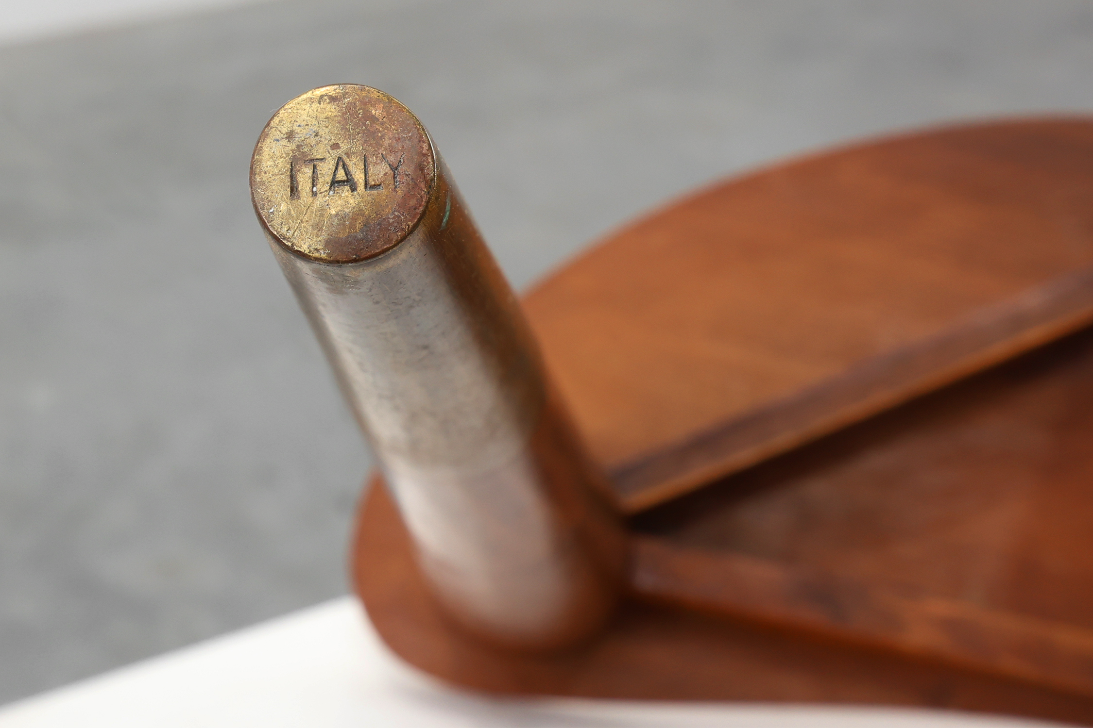 Small table in wood and brass stamped “Italia” in the manner of Gio Ponti, Italy 1950sthumbnail